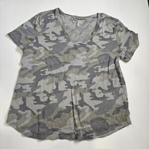 American Eagle Top Women’s Green Camouflage Short Sleeve Size Large V Neck